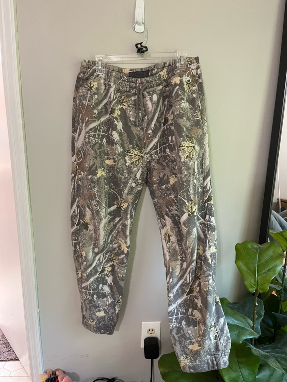 Abercrombie & Fitch Men's Camouflage Joggers - Gray, Green, Brown size medium